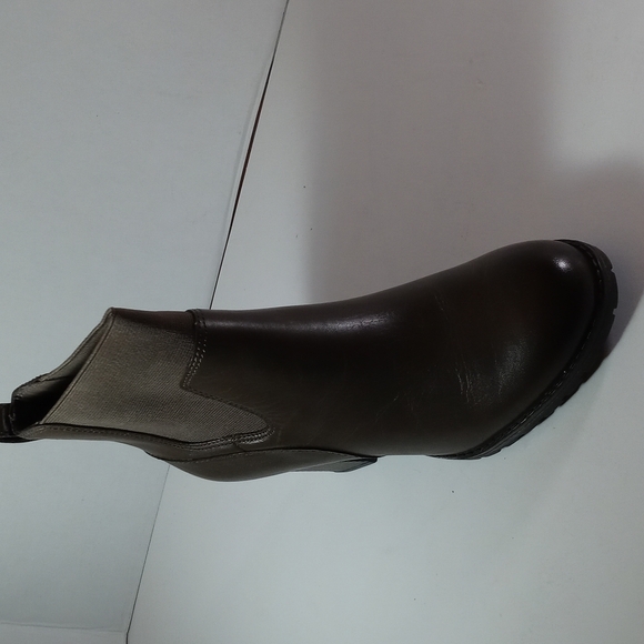 Boot - Picture 2 of 6